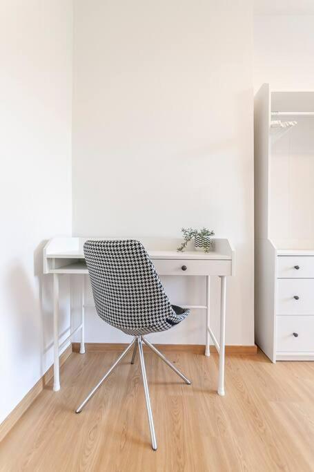 Apartamento Village-like Peace & Quiet In City + Parking Praga