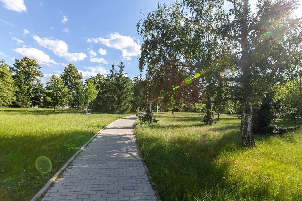 Village-like Peace & Quiet In City + Parking Apartamento *