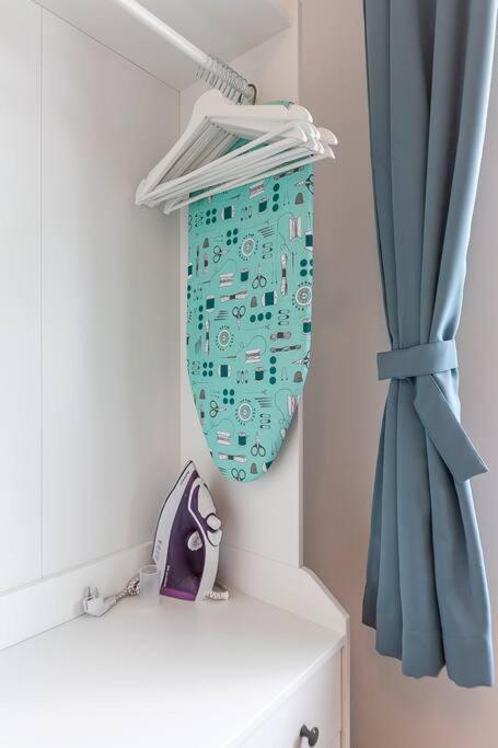 Village-like Peace & Quiet In City + Parking Apartamento *