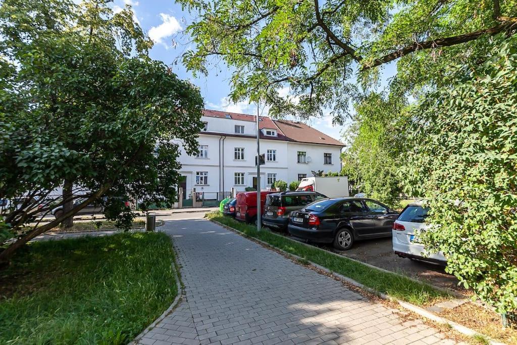 Apartamento Village-like Peace & Quiet In City + Parking
