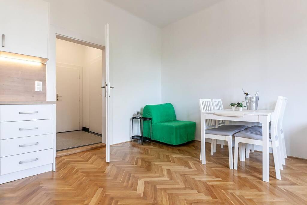 Apartment Village-like Peace & Quiet In City + Parking Prag