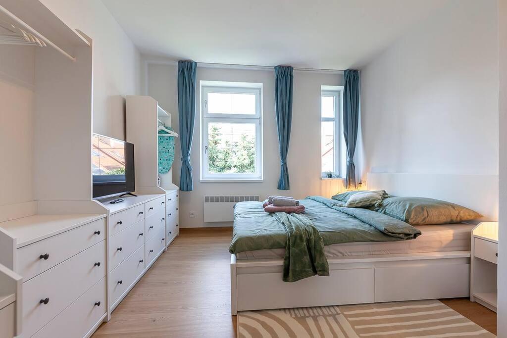 Apartment Village-like Peace & Quiet In City + Parking