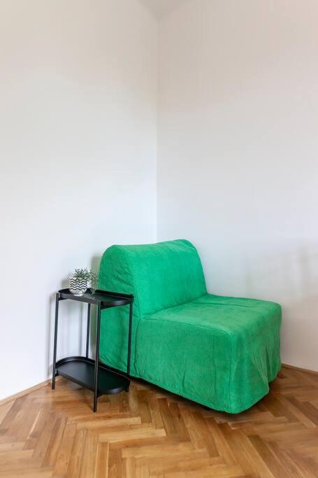 Village-like Peace & Quiet In City + Parking Apartment Prag